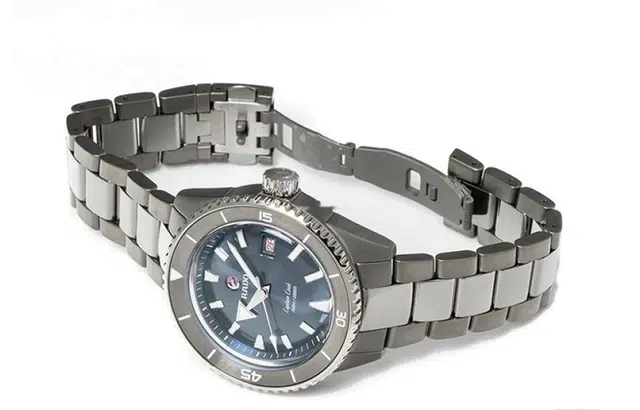 RADO 300 43mm R32144202