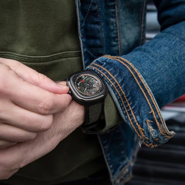 SEVENFRIDAY T 45.6mm T304