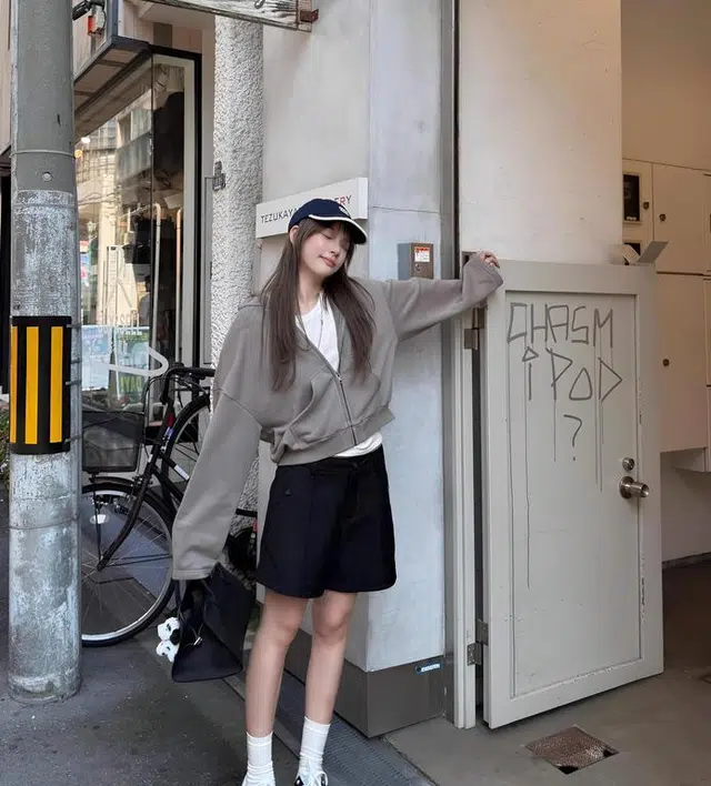 轻迎 韩系复古连帽设计感休闲百搭截短外套 女款