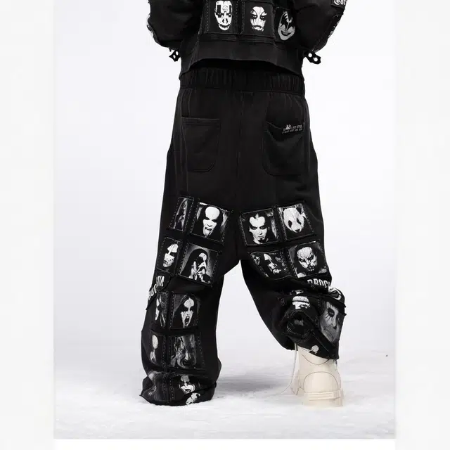 FREE WORLD ORDER Patch Print Washed Sweatpants