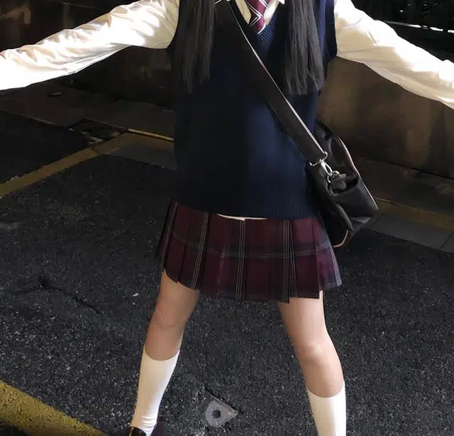 轻迎 格子宽松适中翻领长袖裙装套装 女款