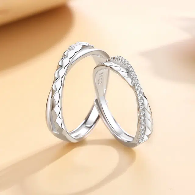 925