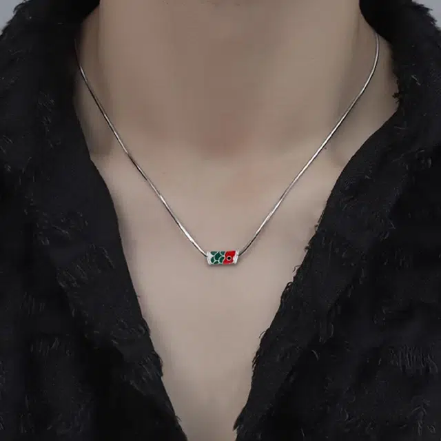 925