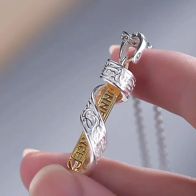925
