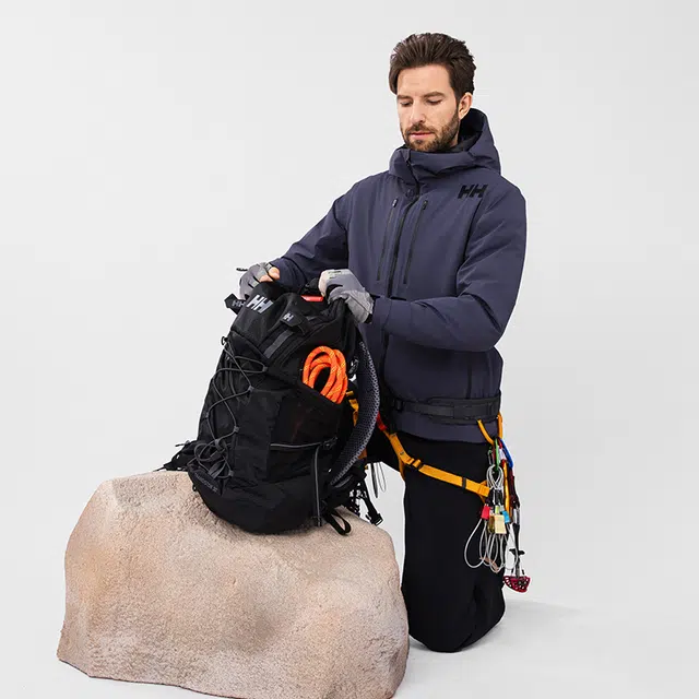 HELLY HANSEN