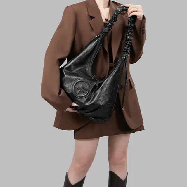 谷田西 小众原创设计大容量真皮斜挎通勤 头层牛皮 托特包 大号 女款 黑色