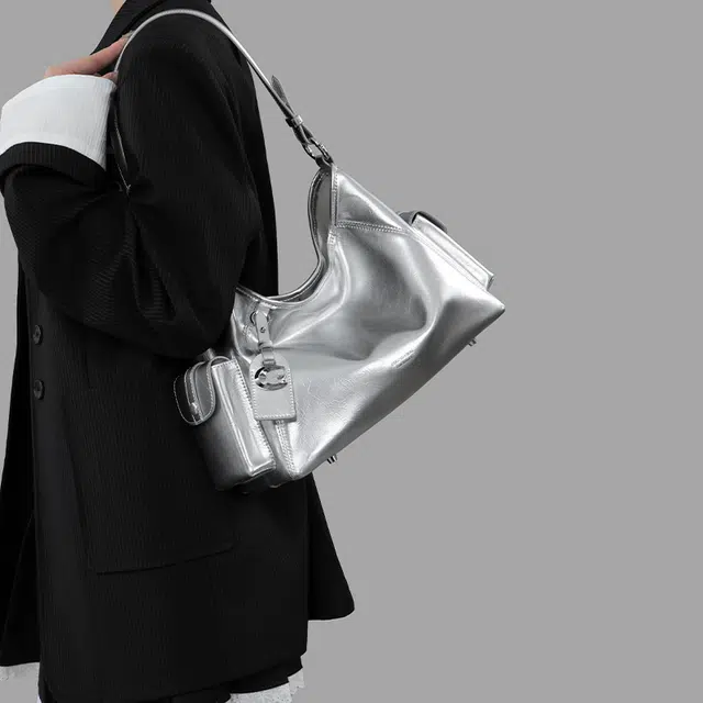 谷田西 小众时尚通勤斜挎口袋包 牛皮 托特包 中号 女款 银色