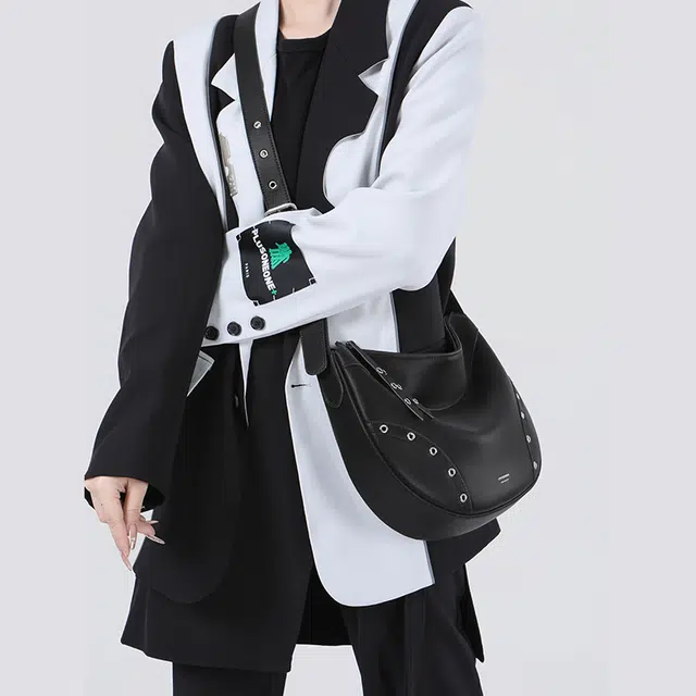 谷田西 小众软皮时尚机车包 牛皮 斜挎包 大号 女款 黑色