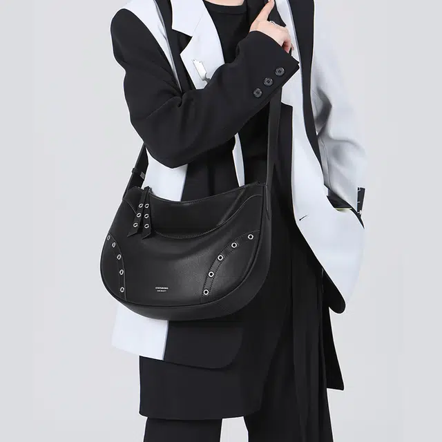 谷田西 小众软皮时尚机车包 牛皮 斜挎包 大号 女款 黑色