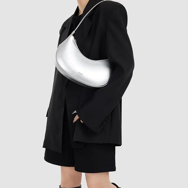 谷田西 小众时尚潮流高级感 牛皮 新月包斜挎单肩包 中号 女款 多色
