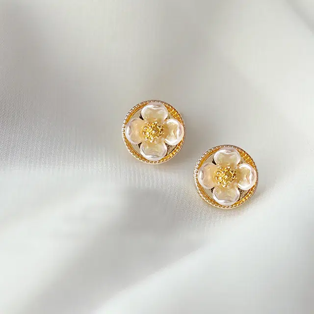 沂茹  轻奢显气质花朵耳钉韩式小香风高级感  亚克力合金 耳环 女款