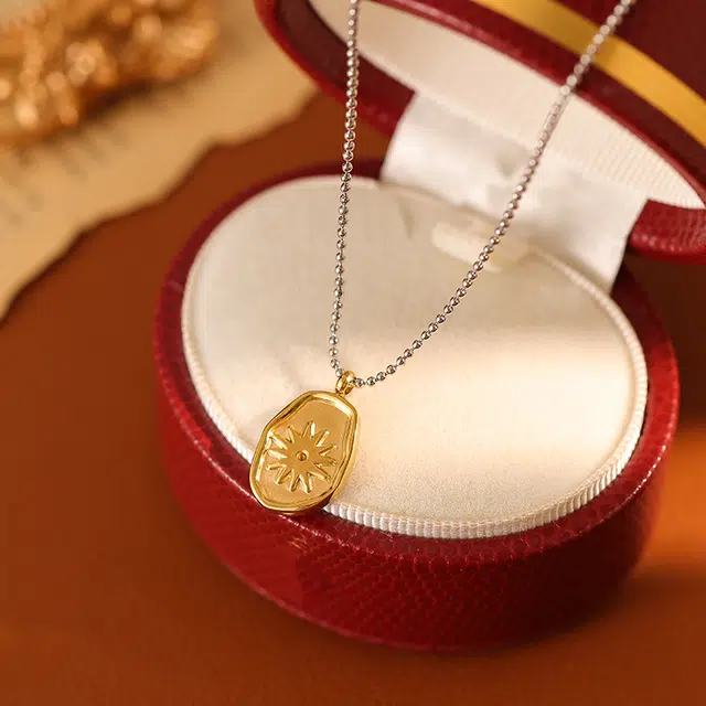 沂茹 简约复古太阳花吊坠轻奢高级感小众设计欧美风锁骨链气质颈链配饰 钛钢 配件首饰项链 女款