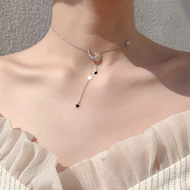925