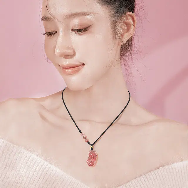 沂茹 新中式古风草莓晶 招财纳福吞金兽吊坠貔貅 水晶 项链 女款