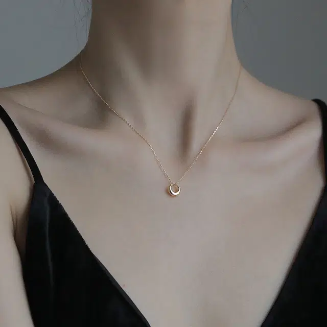 925