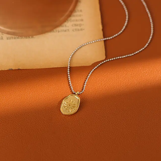 沂茹 简约复古太阳花吊坠轻奢高级感小众设计欧美风锁骨链气质颈链配饰 钛钢 配件首饰项链 女款