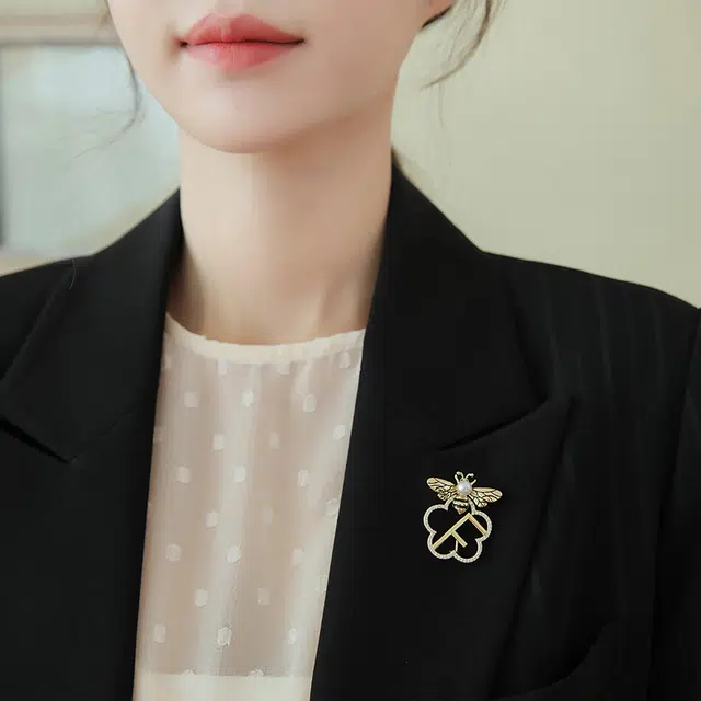 沂茹 小众设计 小蜜蜂花朵 胸针 女款