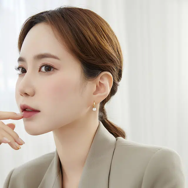 沂茹 少女感减龄闪钻气质高级石优雅气质 铜电镀 耳环 女款