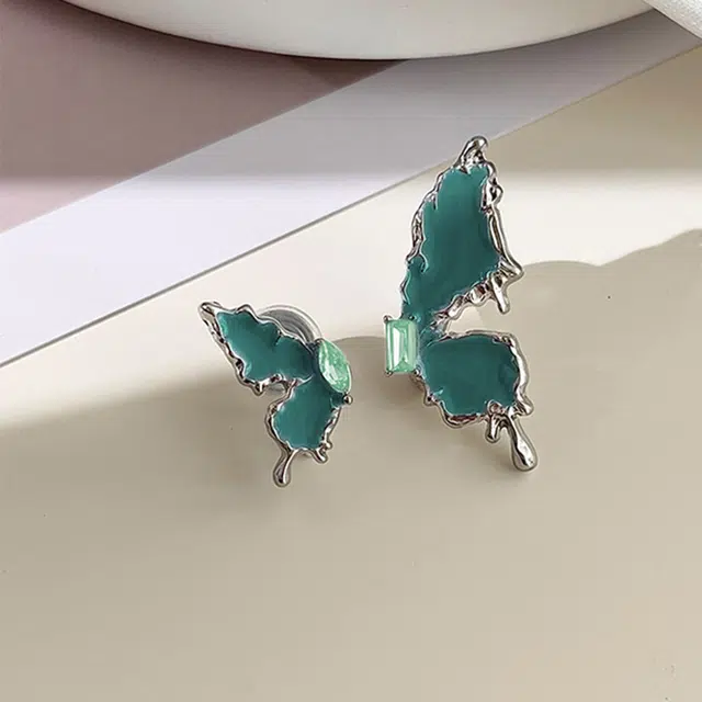 沂茹 森系精致个性小众设计感法式不对称蝴蝶耳饰简约几何时尚甜酷风新潮百搭气质#好运 铜合金 耳环 女款
