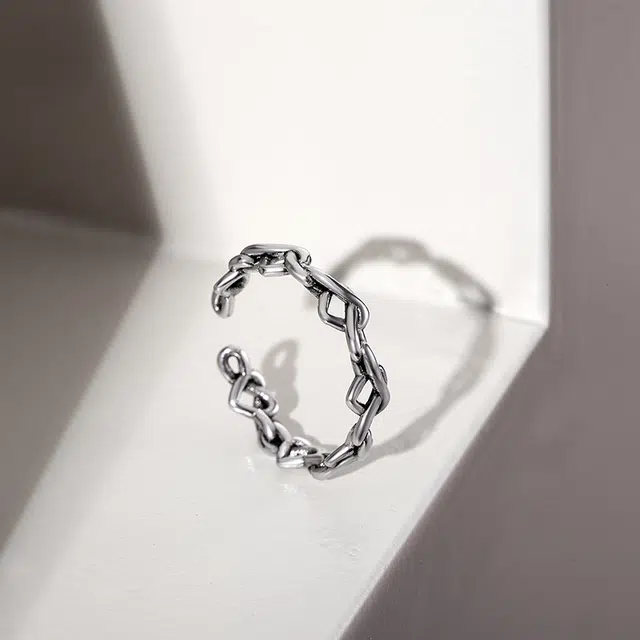 925