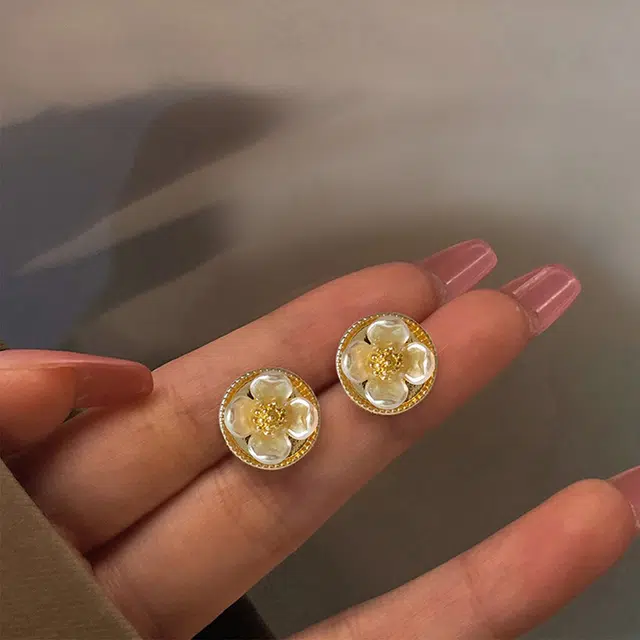 沂茹  轻奢显气质花朵耳钉韩式小香风高级感  亚克力合金 耳环 女款