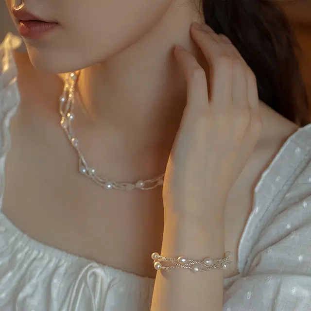 沂茹 法式轻奢淡水珍珠吊坠小众设计多层叠戴锁骨链潮流配饰 串珠 合金 配件首饰项链 女款