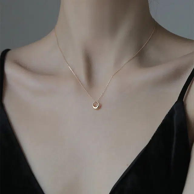 925