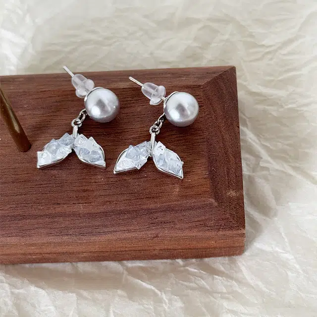 沂茹 时尚森系精致小众设计感蓝白色水钻人鱼尾巴耳坠耳饰个性甜酷风日常通勤百搭气质轻奢 合金 耳环首饰配饰 女款