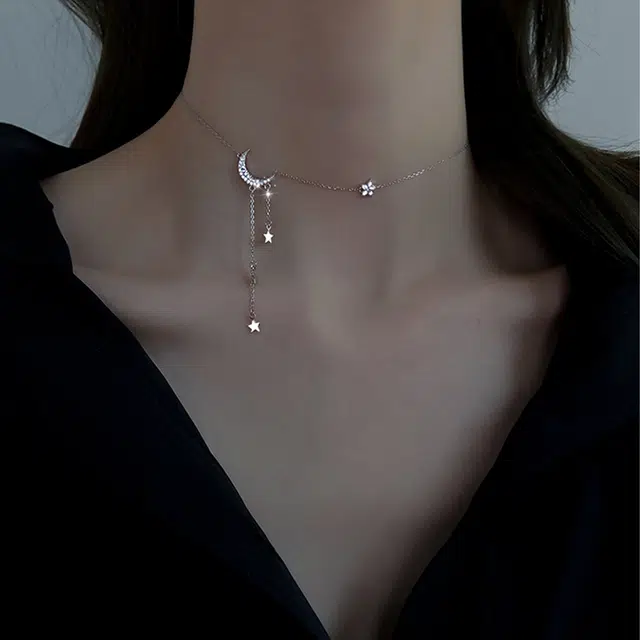 925