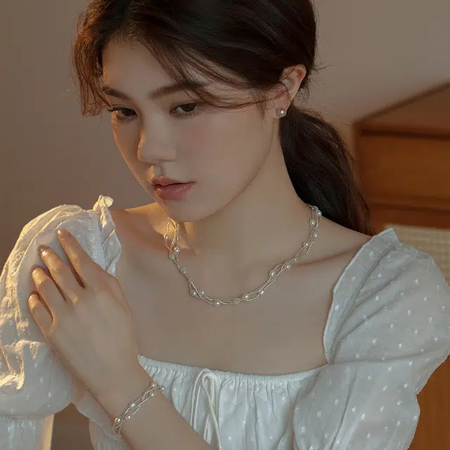 沂茹 法式轻奢淡水珍珠吊坠小众设计多层叠戴锁骨链潮流配饰 串珠 合金 配件首饰项链 女款