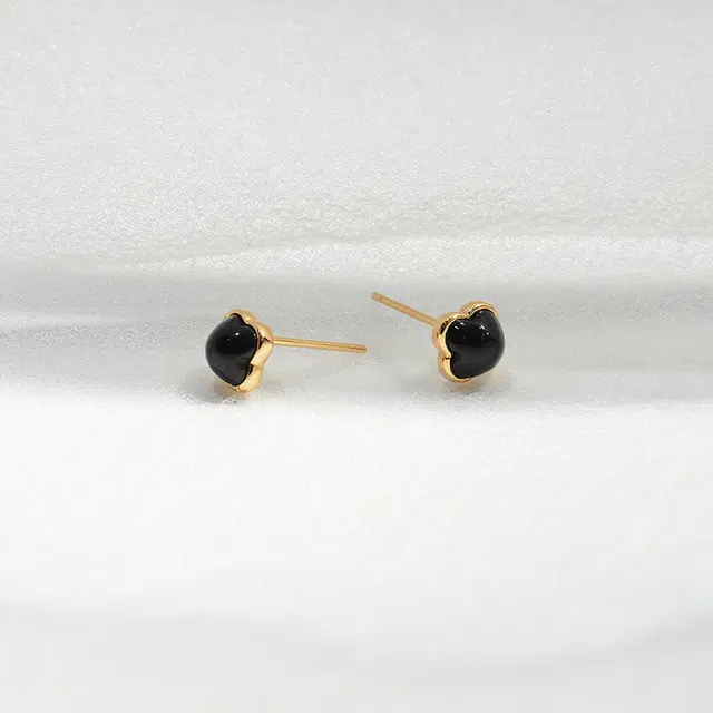 925