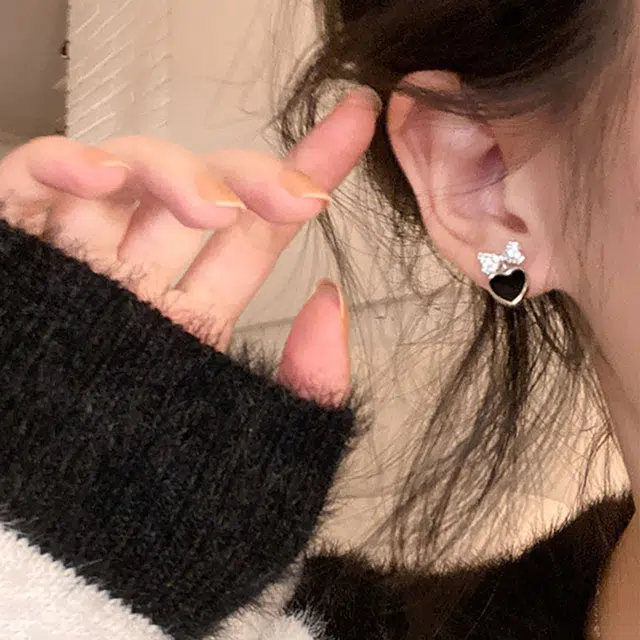 沂茹 优雅少女心黑色甜酷爱心蝴蝶结耳环小众设计公主感日常百搭女款耳饰首饰配饰