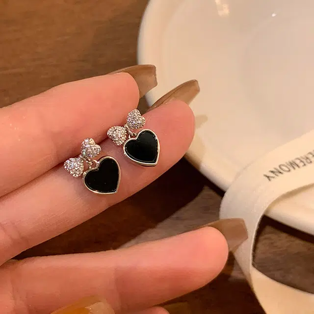 沂茹 优雅少女心黑色甜酷爱心蝴蝶结耳环小众设计公主感日常百搭女款耳饰首饰配饰