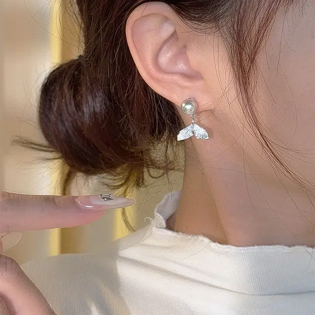 沂茹 时尚森系精致小众设计感蓝白色水钻人鱼尾巴耳坠耳饰个性甜酷风日常通勤百搭气质轻奢 合金 耳环首饰配饰 女款