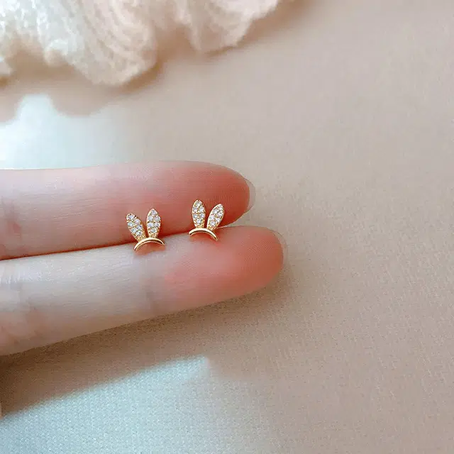 925