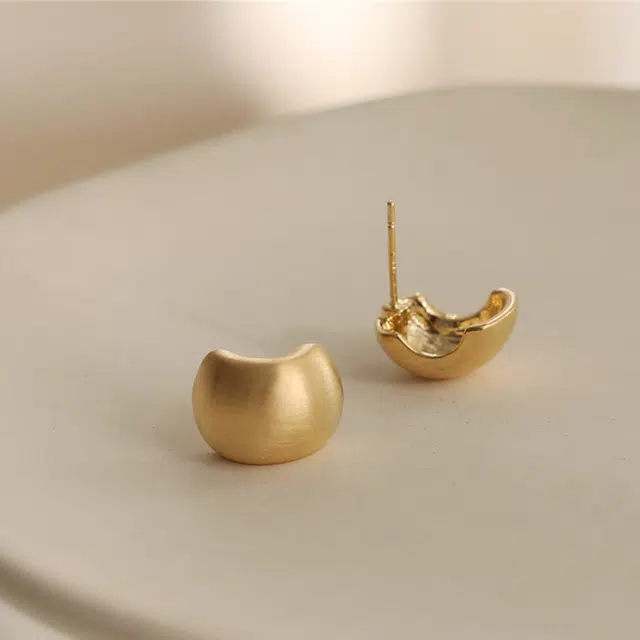 沂茹 森系简约精致个性小众设计感金色拉丝豆豆甜酷风日常通勤百搭气质小巧 合金 耳环 女款