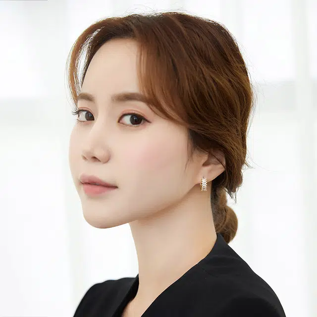 沂茹 高级感可爱精致小巧简约首饰配饰几何 锆石 耳环 女款