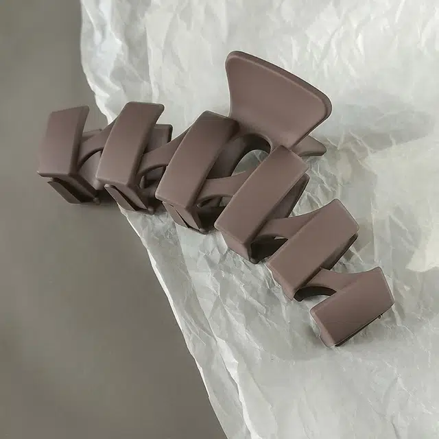 沂茹 简约磨砂棕色波浪形发抓优雅气质百搭发夹后脑勺盘发发抓鲨鱼夹发卡发饰头饰配饰 女款
