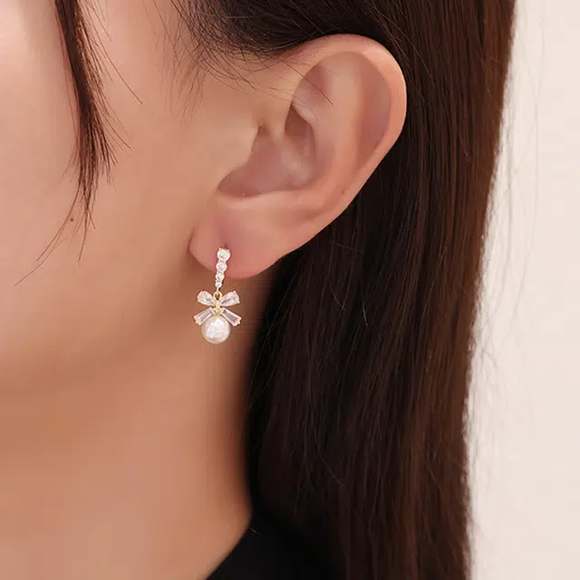 沂茹 轻奢感优雅迷人蝴蝶结吊坠 仿珍珠仿水晶铜合金 耳环 女款