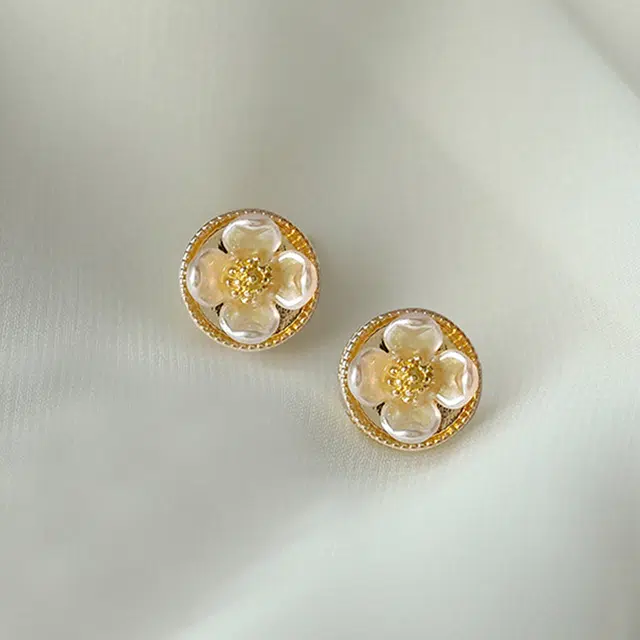 沂茹  轻奢显气质花朵耳钉韩式小香风高级感  亚克力合金 耳环 女款