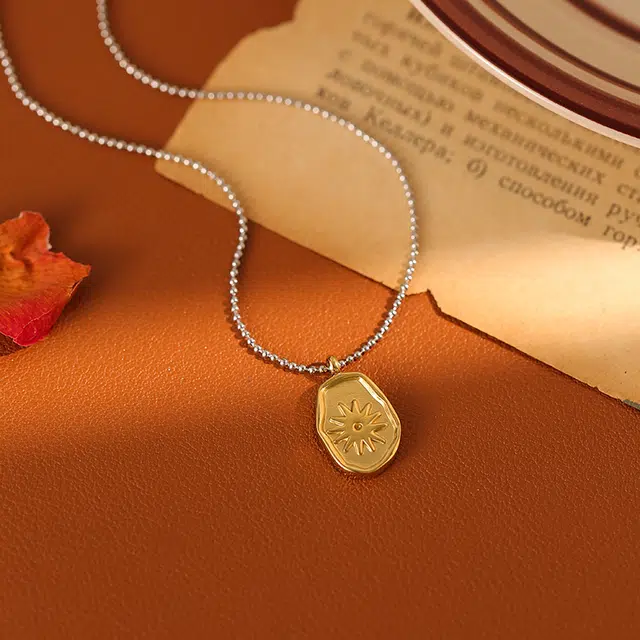 沂茹 简约复古太阳花吊坠轻奢高级感小众设计欧美风锁骨链气质颈链配饰 钛钢 配件首饰项链 女款