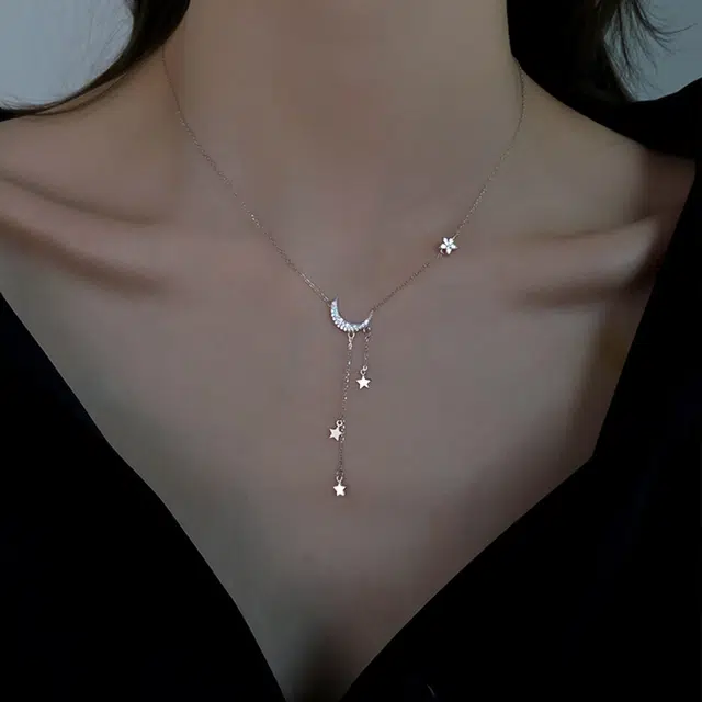 925