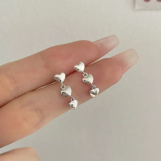 925