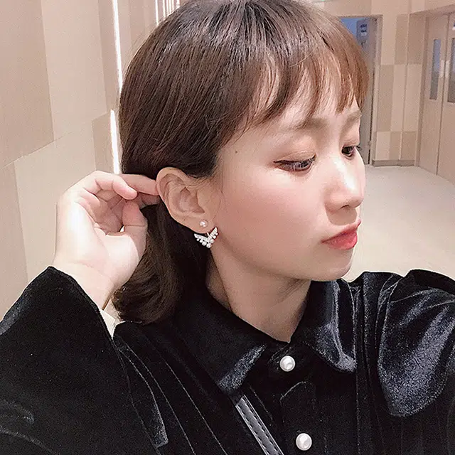 v