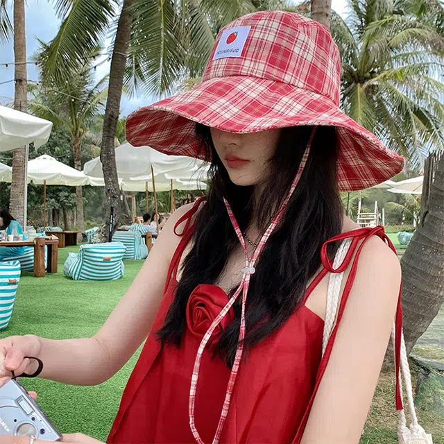 心水好物 韩系纯欲风草莓红色格子春夏季系带户外露营通勤遮阳大帽檐盆帽 棉 渔夫帽 女款