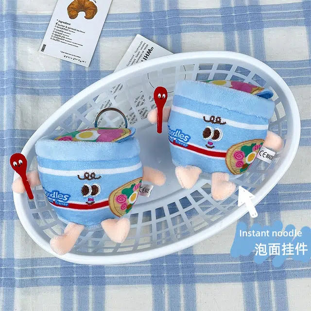 心水好物 可爱泡面玩偶 仿真方便面公仔书包挂饰 毛绒 挂件 男女同款情侣款