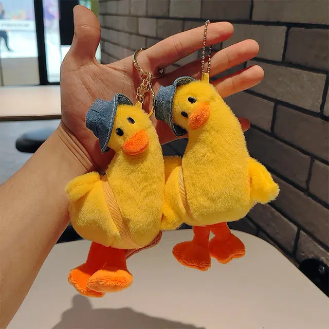 心水好物 可爱歪头疑惑痴呆鸭公仔钥匙扣包包挂饰鸭子玩偶玩具 短毛绒 挂件 男女同款情侣款