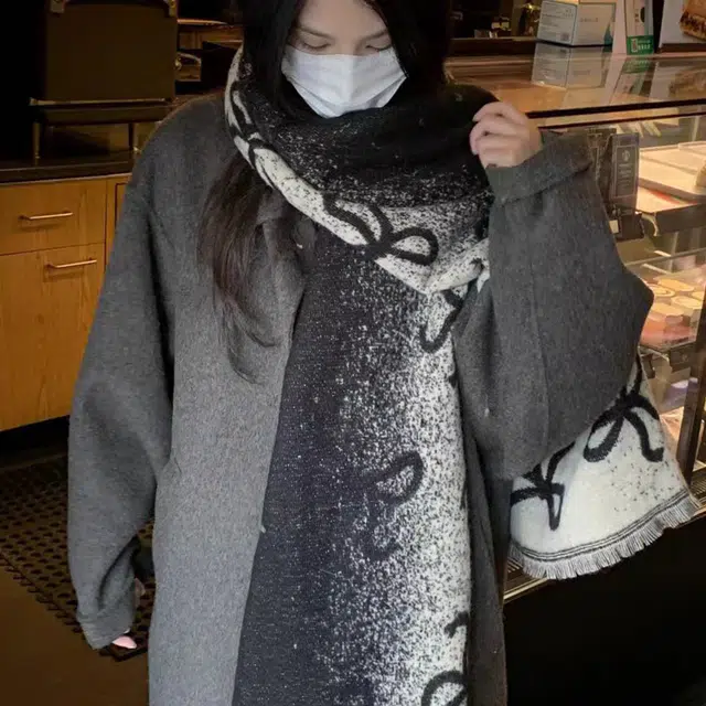 心水好物 秋冬高级感蝴蝶结满印百搭舒适保暖两用 涤纶 绒线围巾 男女同款情侣款
