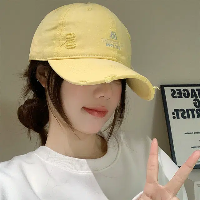 心水好物 日系简约轻奢感牛仔棒球帽显脸小字母刺绣破洞磨边户外遮阳 棉 鸭舌帽 男女同款情侣款