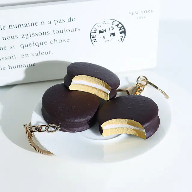 心水好物 仿真巧克力派钥匙扣个性包包吊饰趣味仿真食玩配饰 塑料 挂件 男女同款情侣款